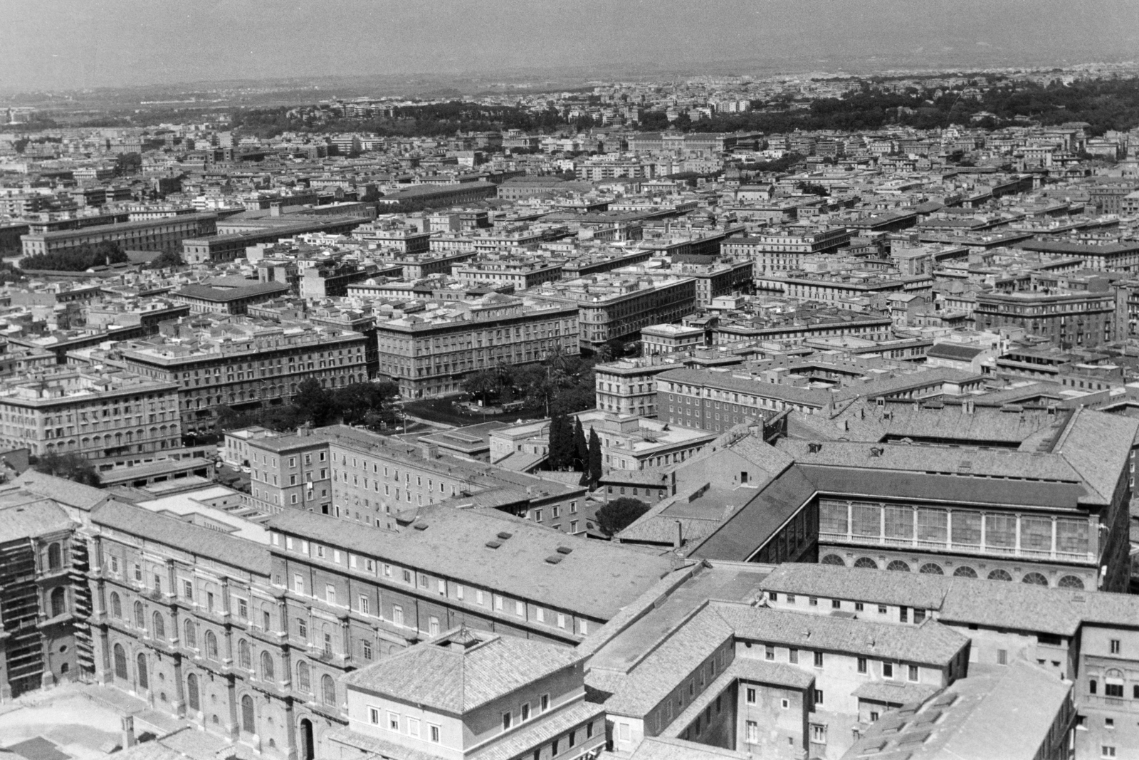 Italy, Rome,Vatican City, kilátás a Szent Péter-bazilika kupolájától., 1965, Aradi Péter, Szenczi Mária, bird's eye view, roof, Fortepan #212106