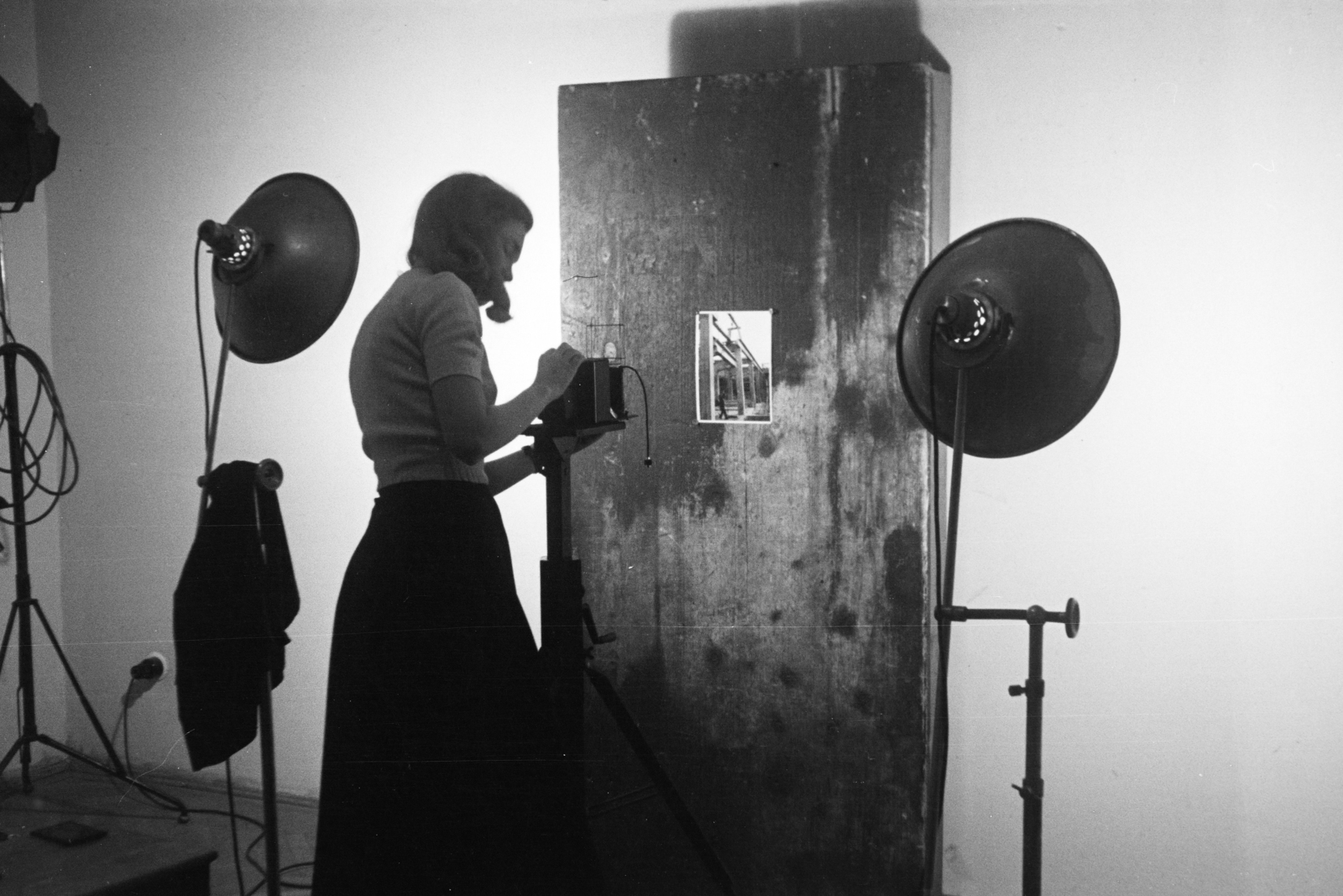 1954, Aradi Péter, Szenczi Mária, reproduction painting, repro photography, photographer, camera, picture in picture, studio, staged, Fortepan #212136