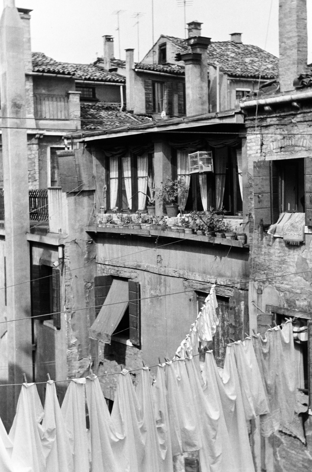 1965, Aradi Péter, Szenczi Mária, hanging clothes, balcony, Fortepan #212150