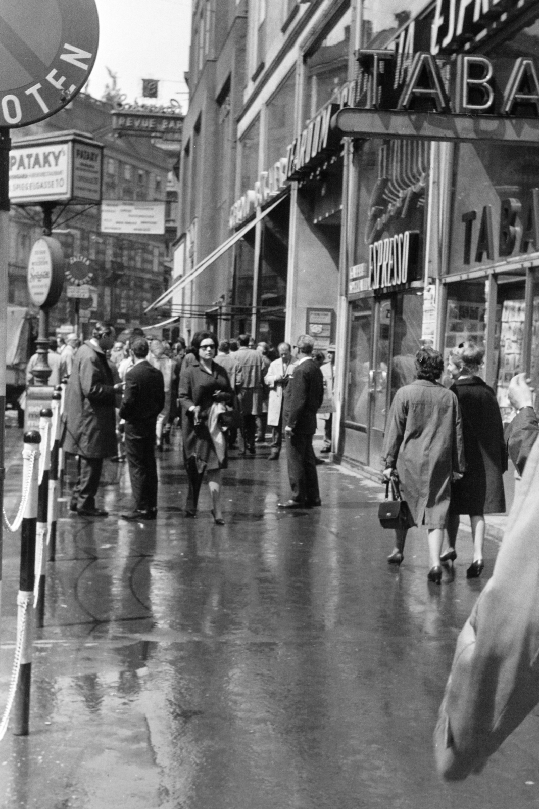 Austria, Vienna, Graben, a Stock im Eisen Platz felöl nézve., 1964, Aradi Péter, Szenczi Mária, Fortepan #212152