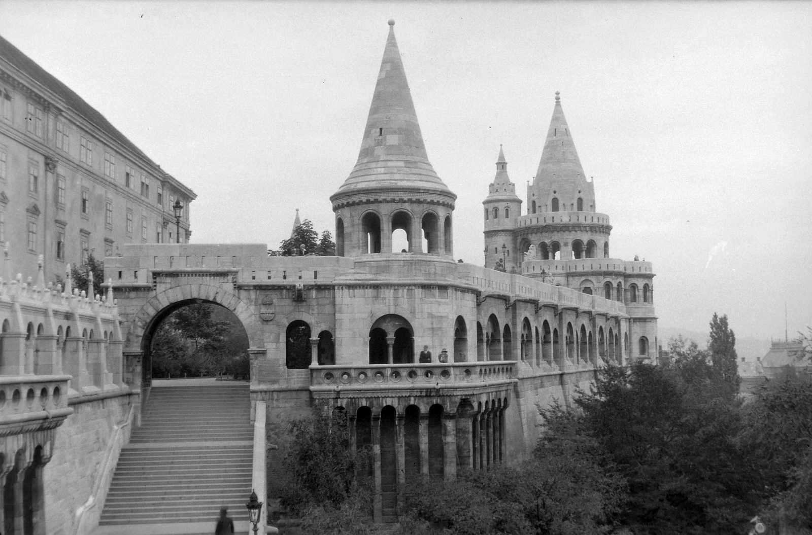 Hungary, Halászbástya, Budapest I., balra a volt jezsuita kollégium épülete., 1930, Fortepan, Frigyes Schulek-design, Budapest, Fortepan #21218