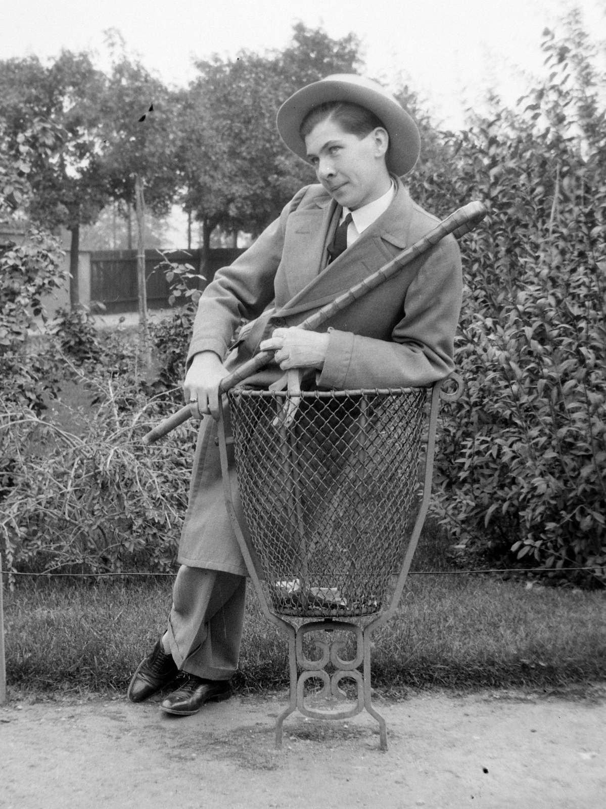 1930, Fortepan, portrait, street furniture, man, posture, walking cane, trash can, prop up on elbows, cross-legged standing, Fortepan #21222