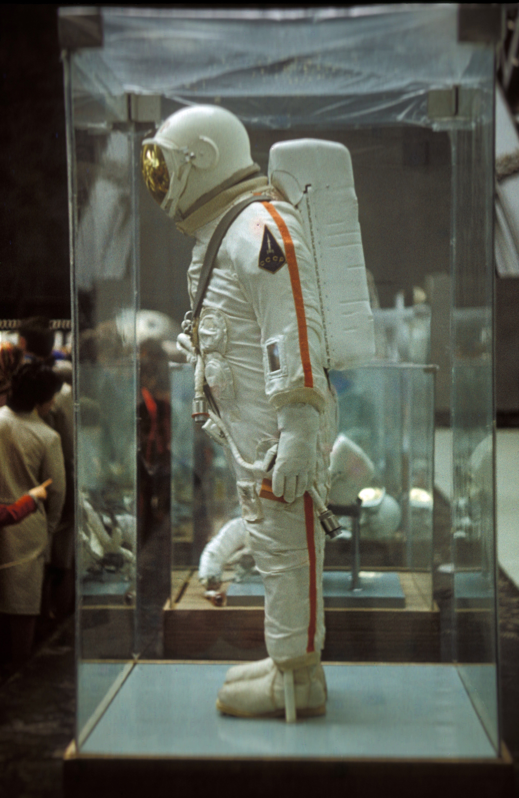 Russia, Moscow, Népgazdaság Eredményeinek Kiállítása (később Összoroszországi Kiállítási Központ), a "Kozmosz" és "Gépészet" elnevezésű 32-es pavilon., 1973, Rose család, space research, Soviet Union, Fortepan #212271