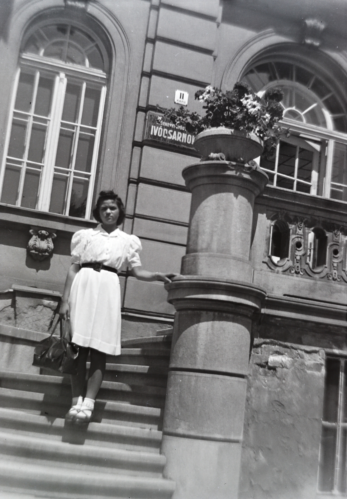 Hungary, Budapest XIV., a felvétel a Széchenyi fürdő bejáratánál készült., 1935, Adelhardt Márta, Budapest, Drinking Hall, stairs, girl, Fortepan #212353