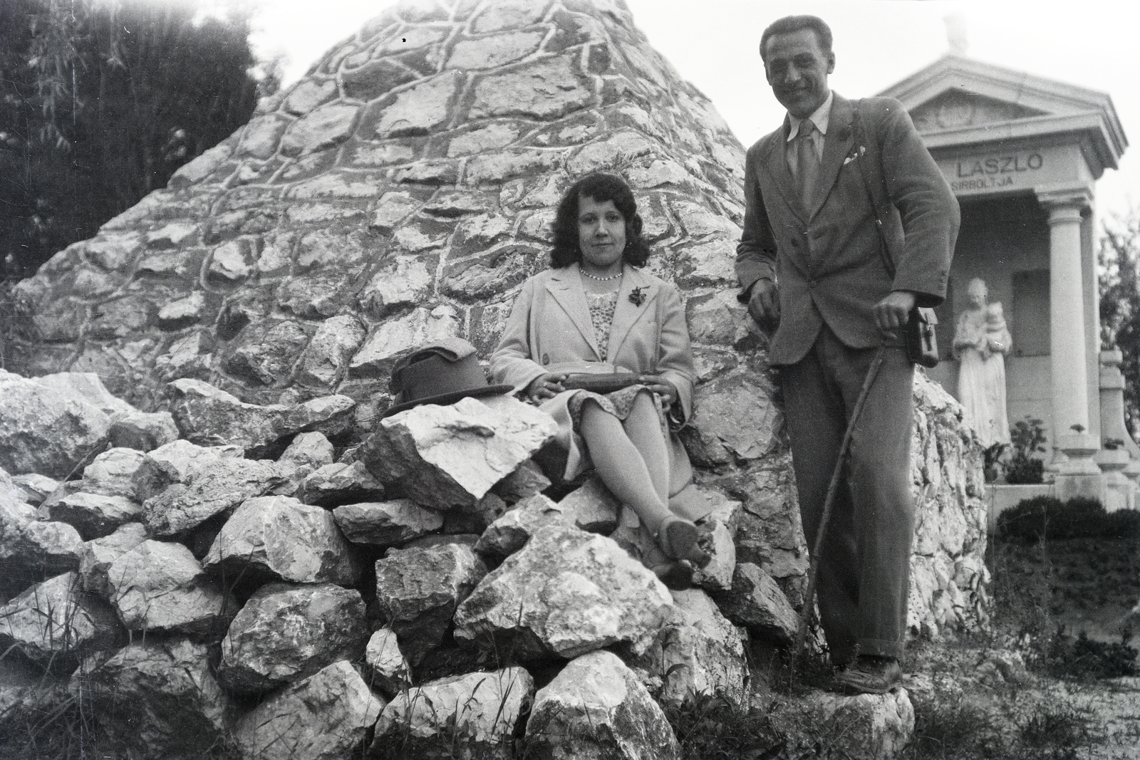 1937, Adelhardt Márta, sitting on a rock, Fortepan #212363
