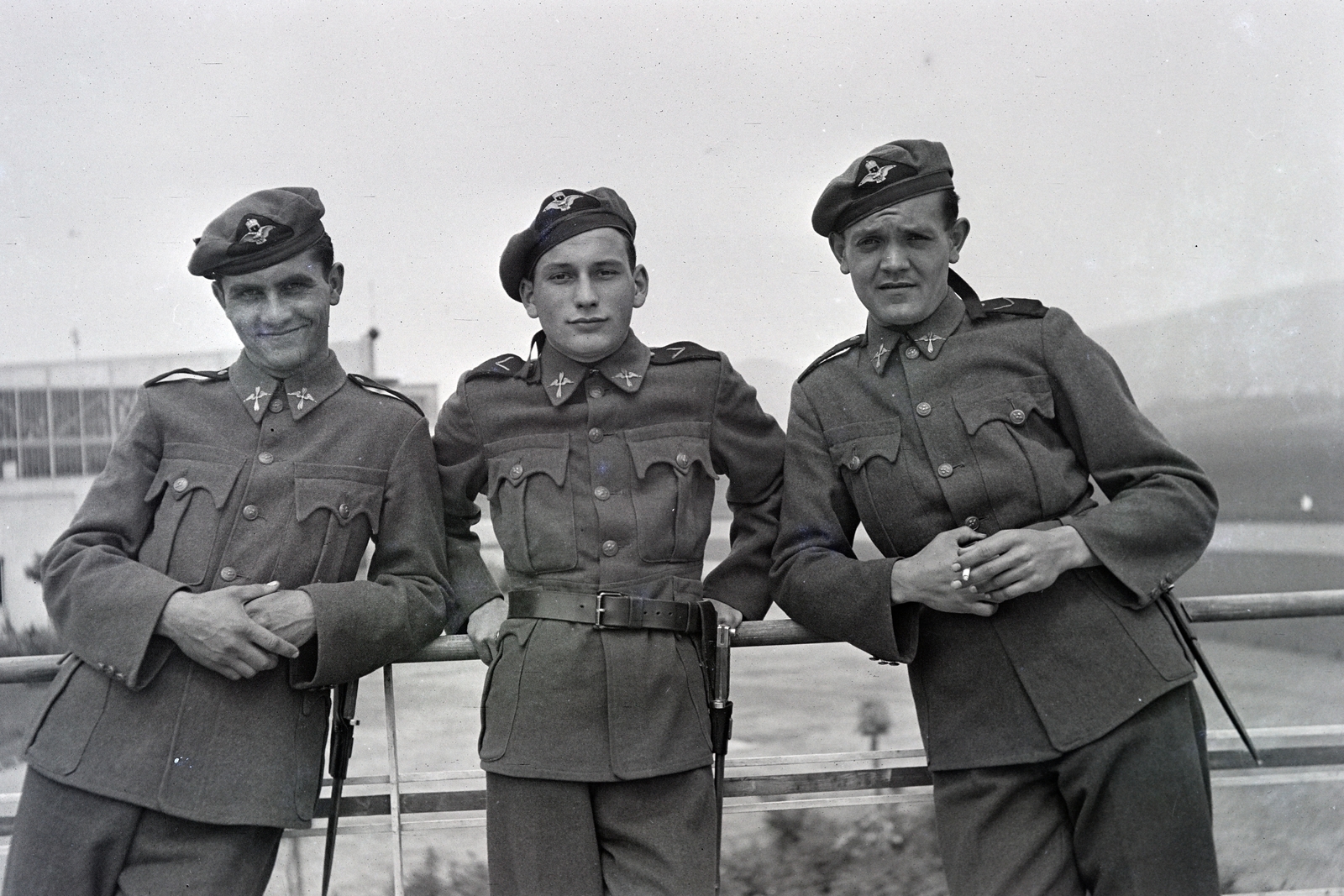 Hungary, Budaörs Airport, Budapest XI., a felvétel a forgalmi épület teraszán készült., 1938, Adelhardt Márta, Budapest, three people, uniform, Fortepan #212383