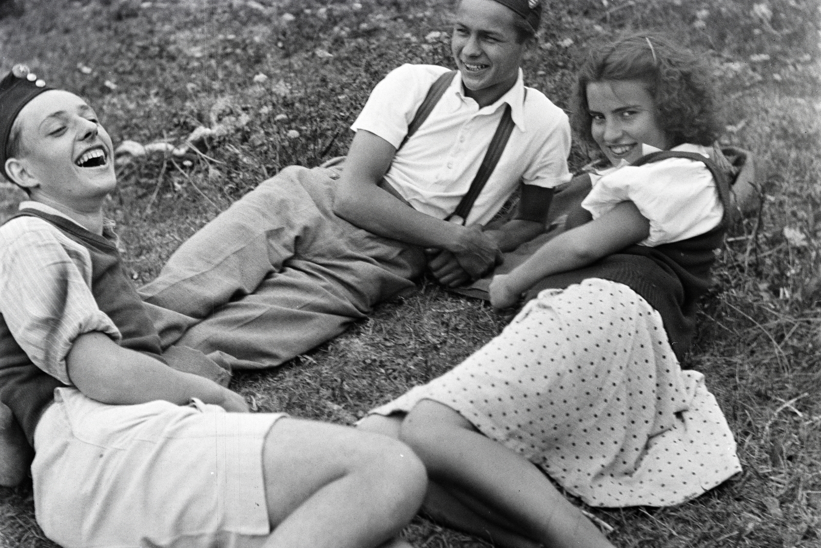 1942, Adelhardt Márta, three people, lie in the grass, youth, Fortepan #212398