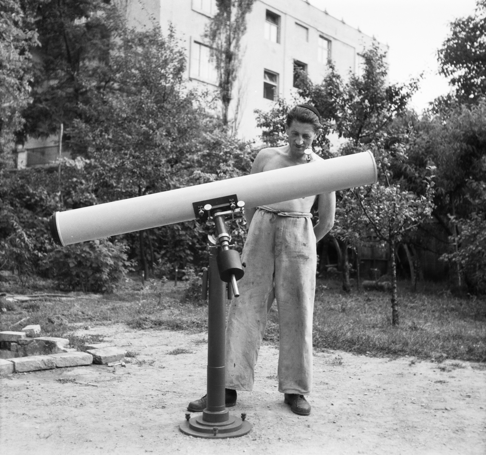 1958, Adelhardt Márta, Best of, curiosity, hands behind the back, half-naked, astronomical telescope, Fortepan #212417