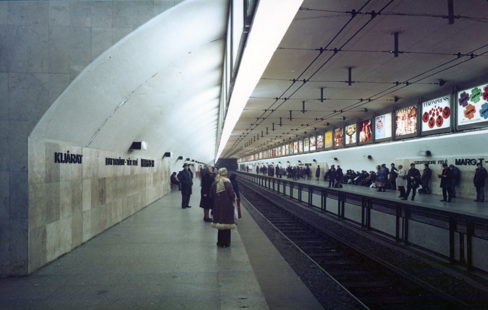 Hungary, Budapest II., Margit híd HÉV megálló., 1973, Fortepan/Album057, colorful, subway station, Budapest, Fortepan #212487