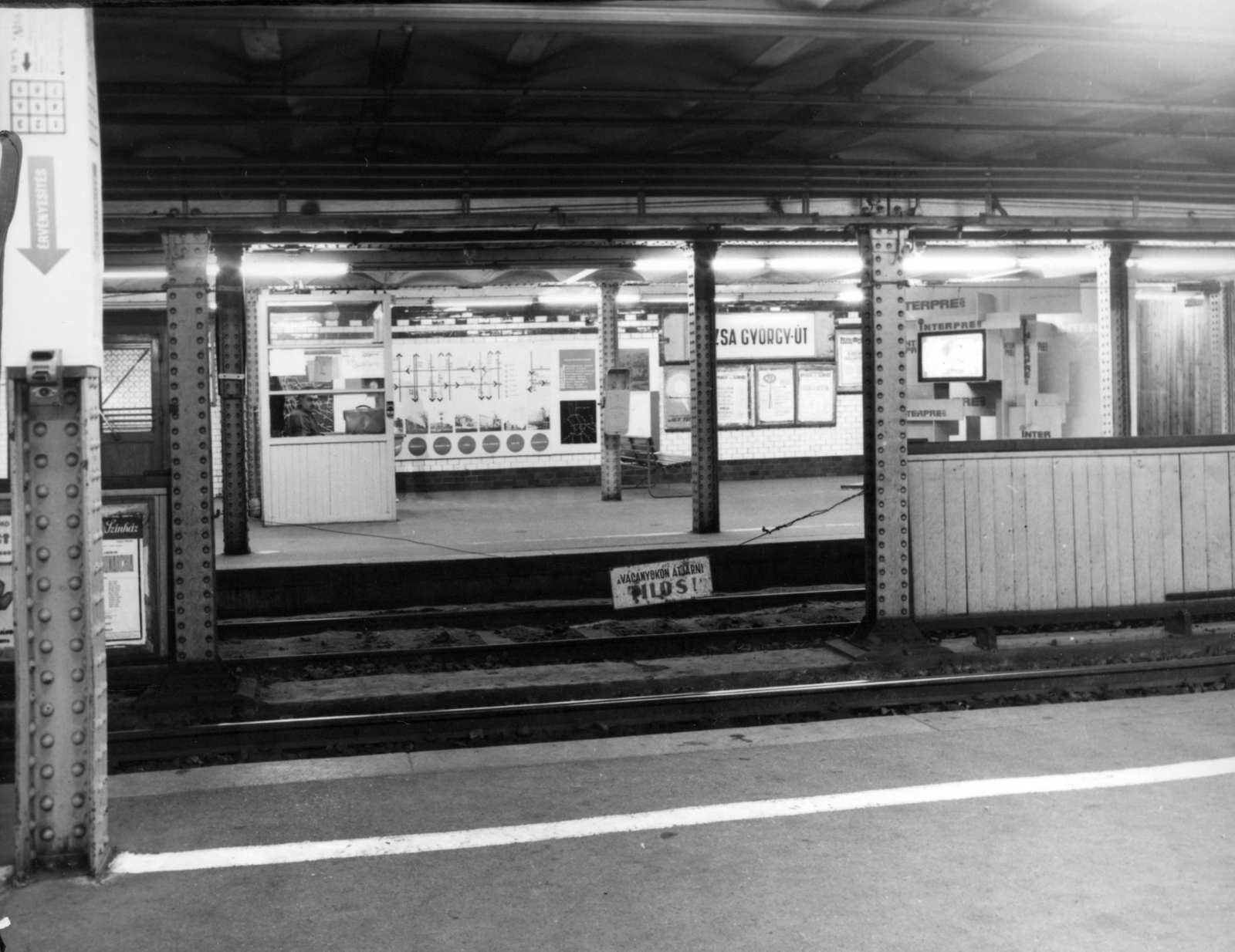 Magyarország, Budapest VI., a Millenniumi Földalatti Vasút Hősök tere (ekkor Dózsa György út) állomása., 1973, Fortepan/Album057, szegecselt acél, metró, Budapest, Fortepan #212498