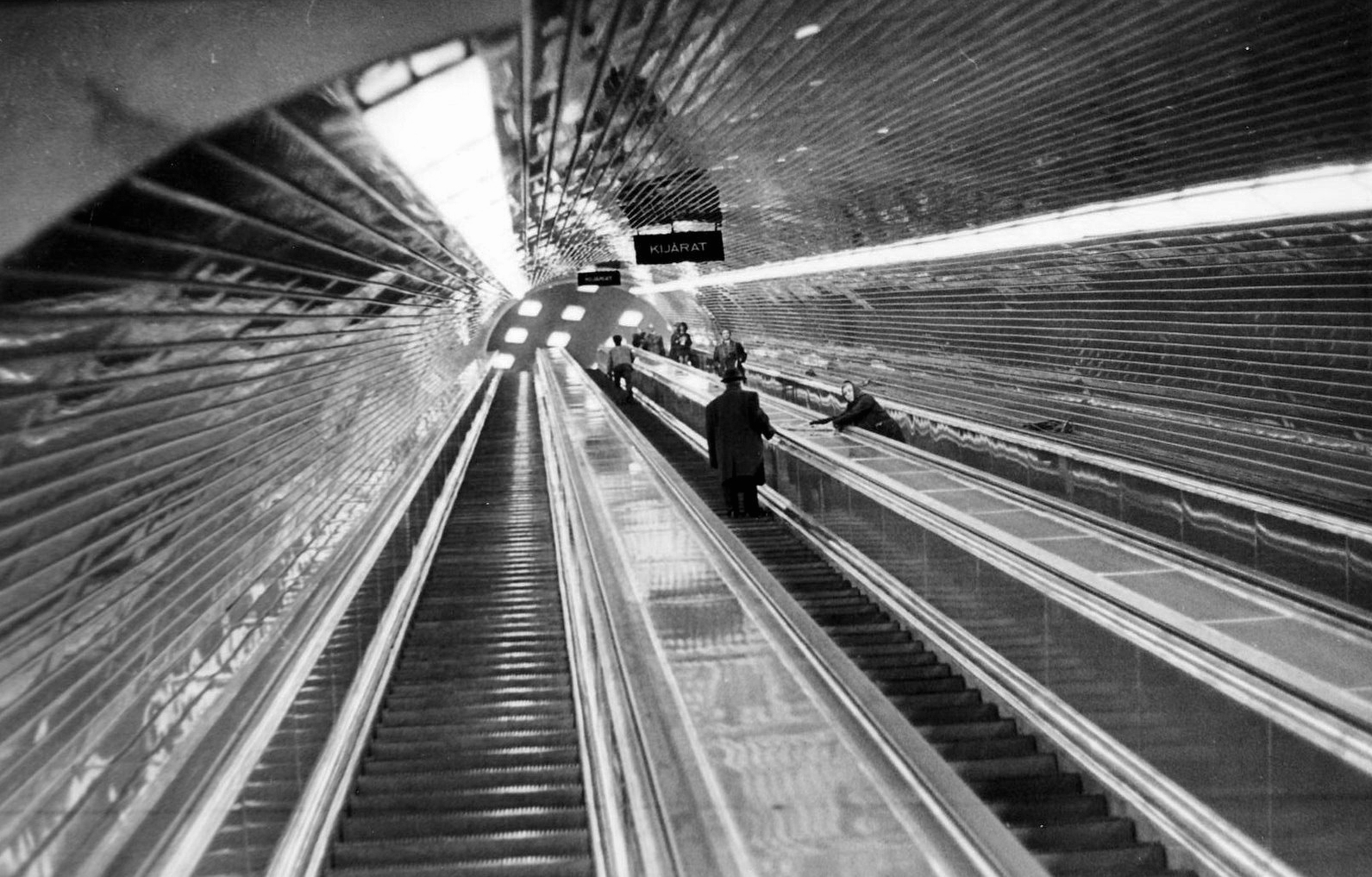 Magyarország, Budapest V., Kossuth Lajos tér, a metróállomás mozgólépcsője., 1972, Fortepan/Album057, mozgólépcső, metró, metróállomás, Budapest, Fortepan #212508