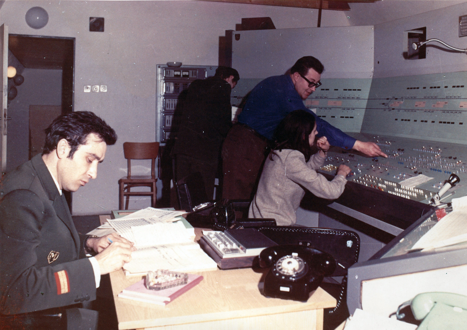 Hungary, Budapest V., Deák Ferenc tér, a metró diszpécser központja., 1970, Fortepan/Album057, subway, control room, colorful, control panel, Budapest, Fortepan #212514