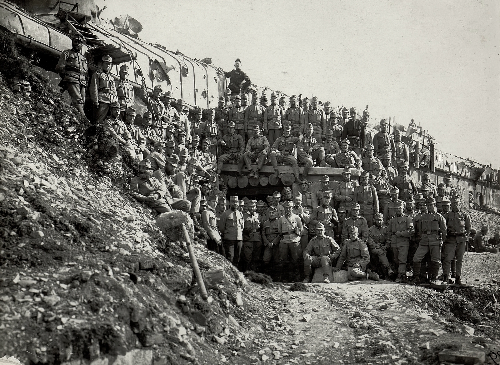 Olaszország, Folgaria, a Császári és Királyi Hadsereg Sommo Alto erődjének legénysége. A felvétel 1915. szeptember 18-án készült., 1915, Österreichische Nationalbibliothek, csoportkép, katona, Fortepan #212541