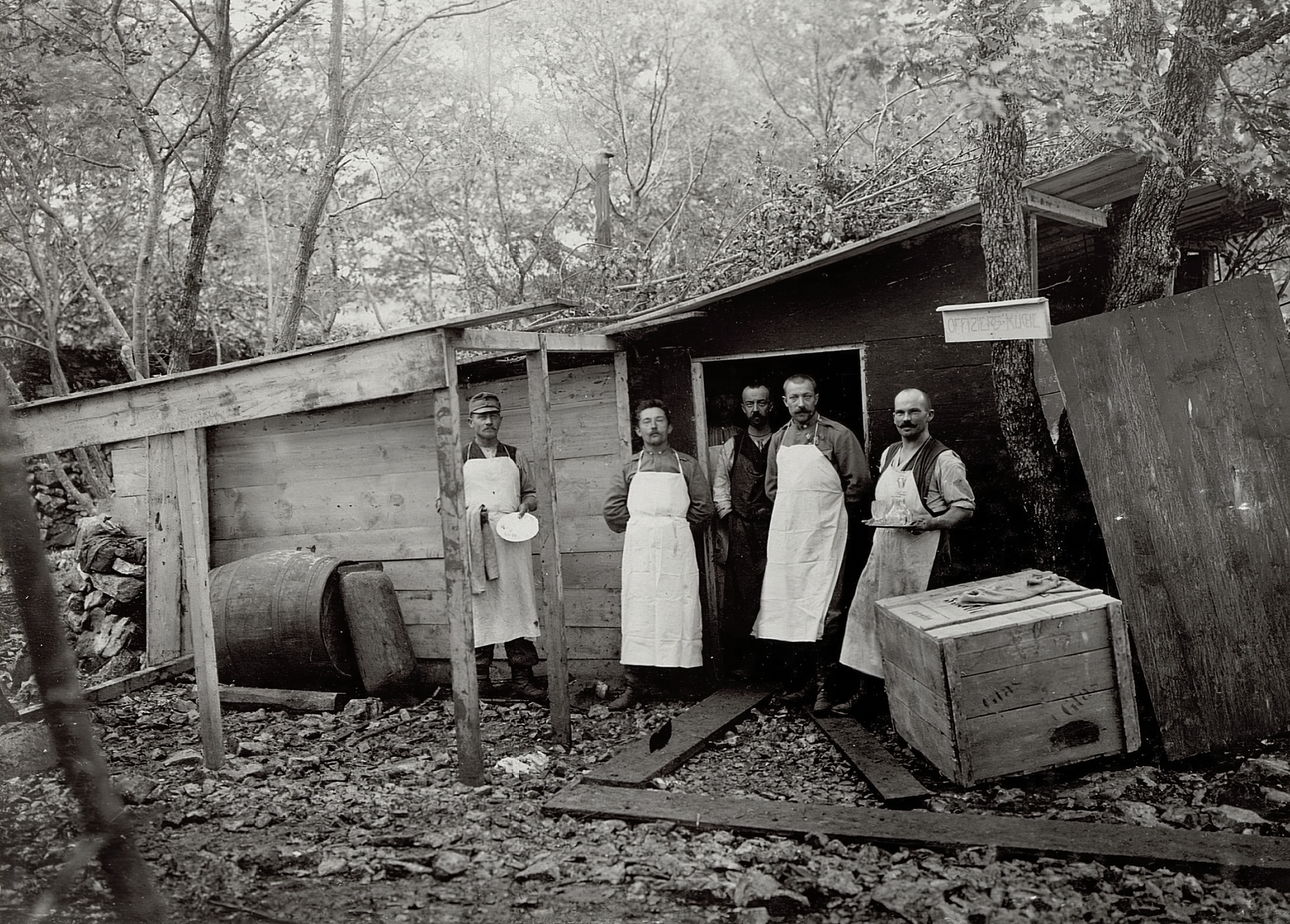 Szlovénia, a 106. gyalogos hadosztály tiszti konyhája az isonzói front közelében., 1915, Österreichische Nationalbibliothek, kötény, első világháború, konyha, Fortepan #212565