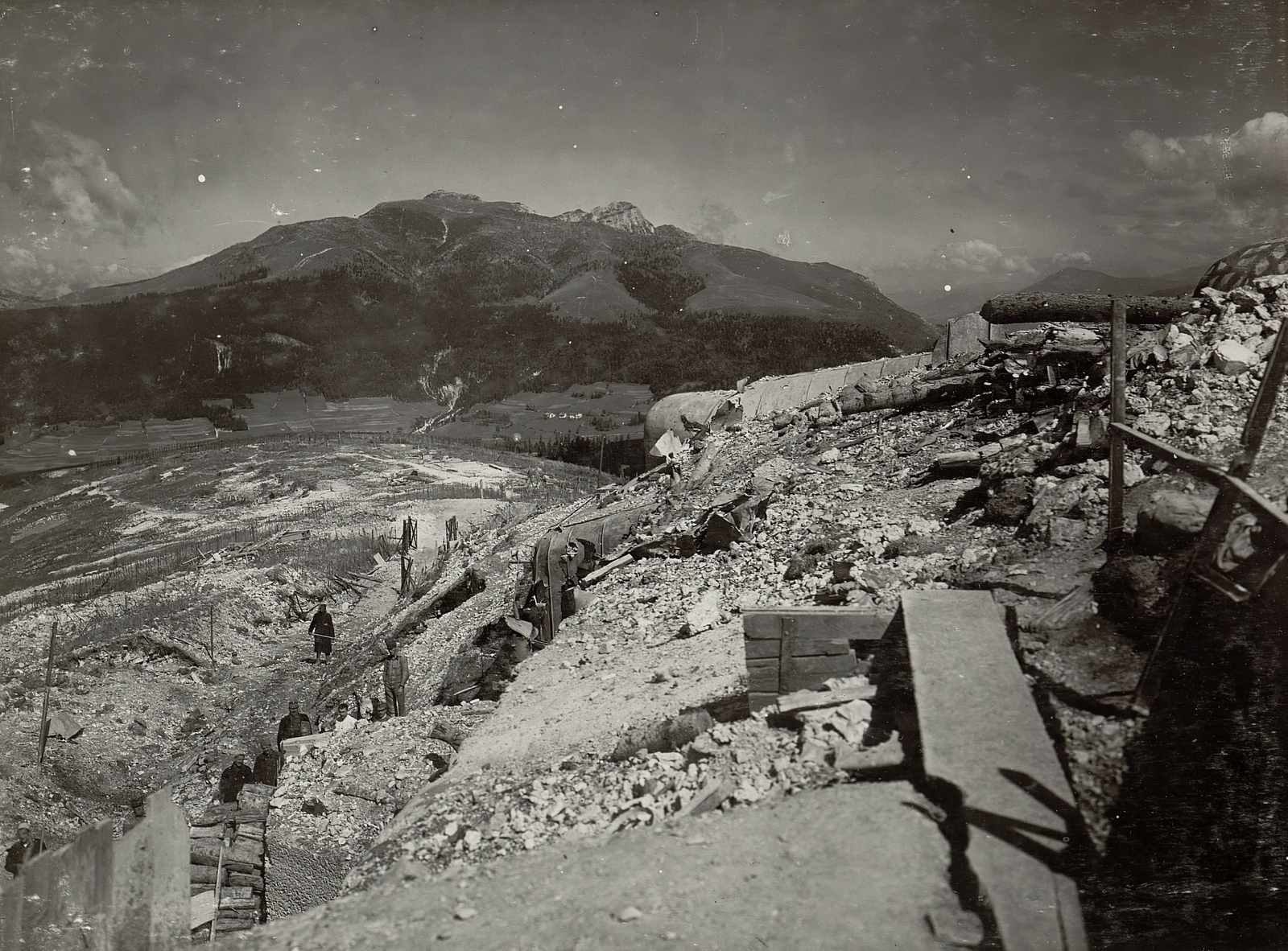 Olaszország, Folgaria, a Császári és Királyi Hadsereg Sommo Alto erődje, kilátás Cornetto-hegy csúcsa felé. A felvétel 1915. szeptember 18-án készült., 1915, Österreichische Nationalbibliothek, Fortepan #212612