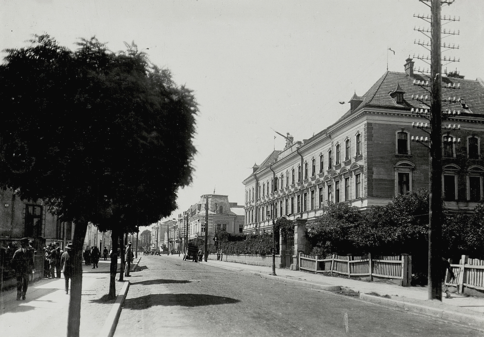Ukrajna, Sztrij, Tarasz Sevcsenko út, jobbra a Sztrij Városi Tanács, a volt járásbíróság épülete., 1915, Österreichische Nationalbibliothek, Fortepan #212651