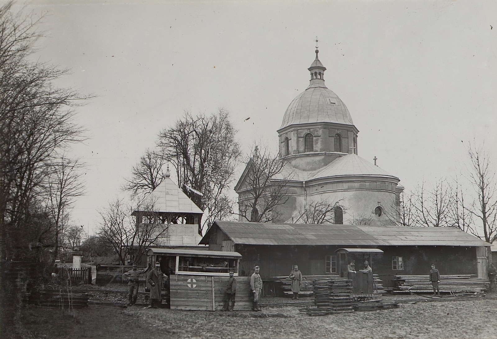 Ukraine, tábori vasút és szervízállomás, háttérben a Szűz Mária-templom., 1917, Österreichische Nationalbibliothek, church, Fortepan #212679