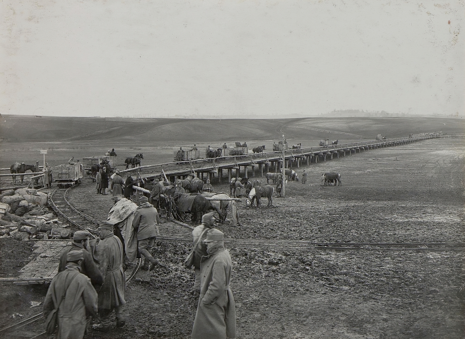 Ukrajna, Milcsa, (Dubno-i járás, ekkor Milcza), a Császári és Királyi Hadsereg tábori vasútvonala egy ideiglenes fahídon., 1916, Österreichische Nationalbibliothek, híd, Fortepan #212699