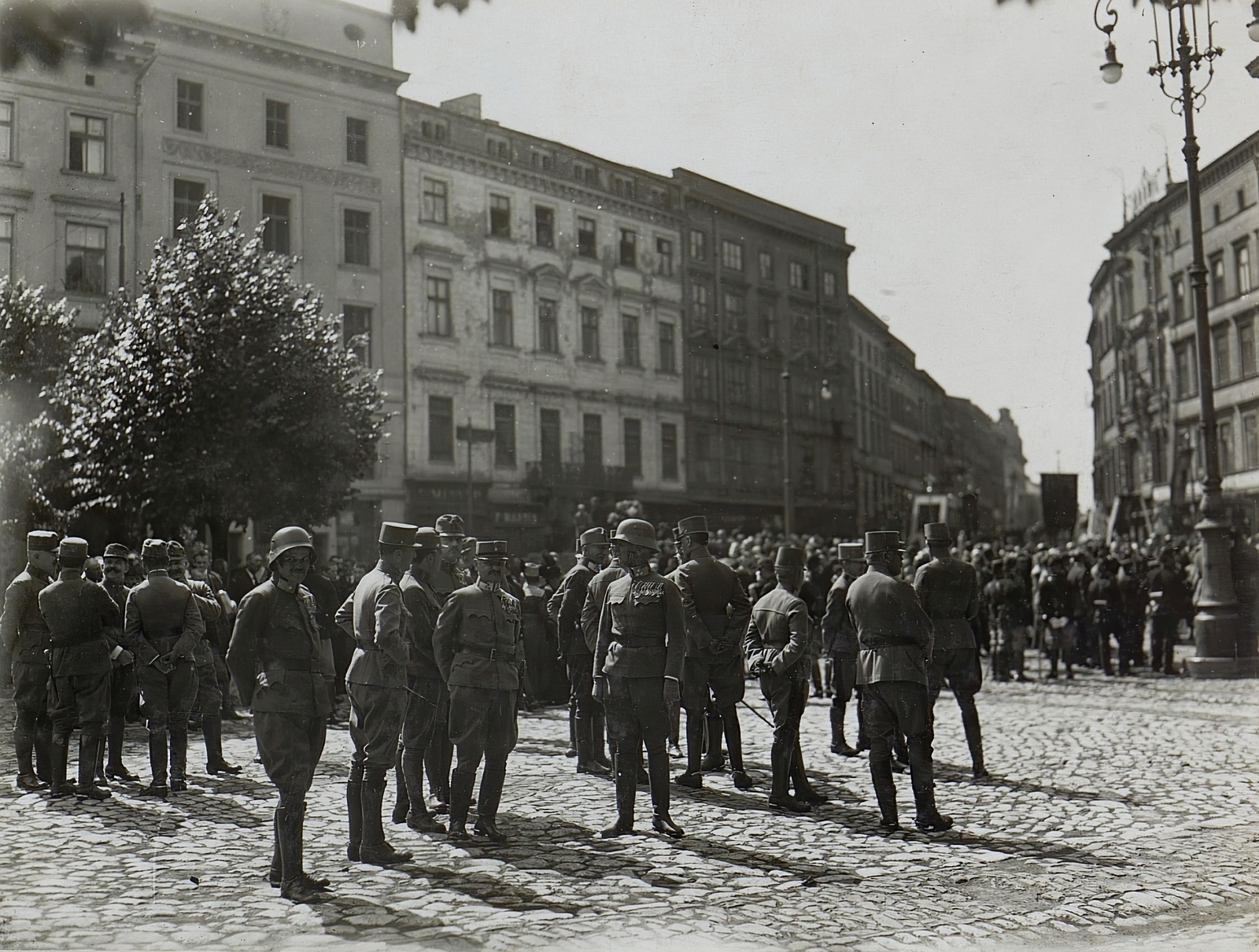 Lengyelország, Krakkó, Rynek Glówny, a város főtere, szemben az ulica Grodzka. A felvétel az Úrnapi körmenet alkalmával készült., 1917, Österreichische Nationalbibliothek, körmenet, Fortepan #212706