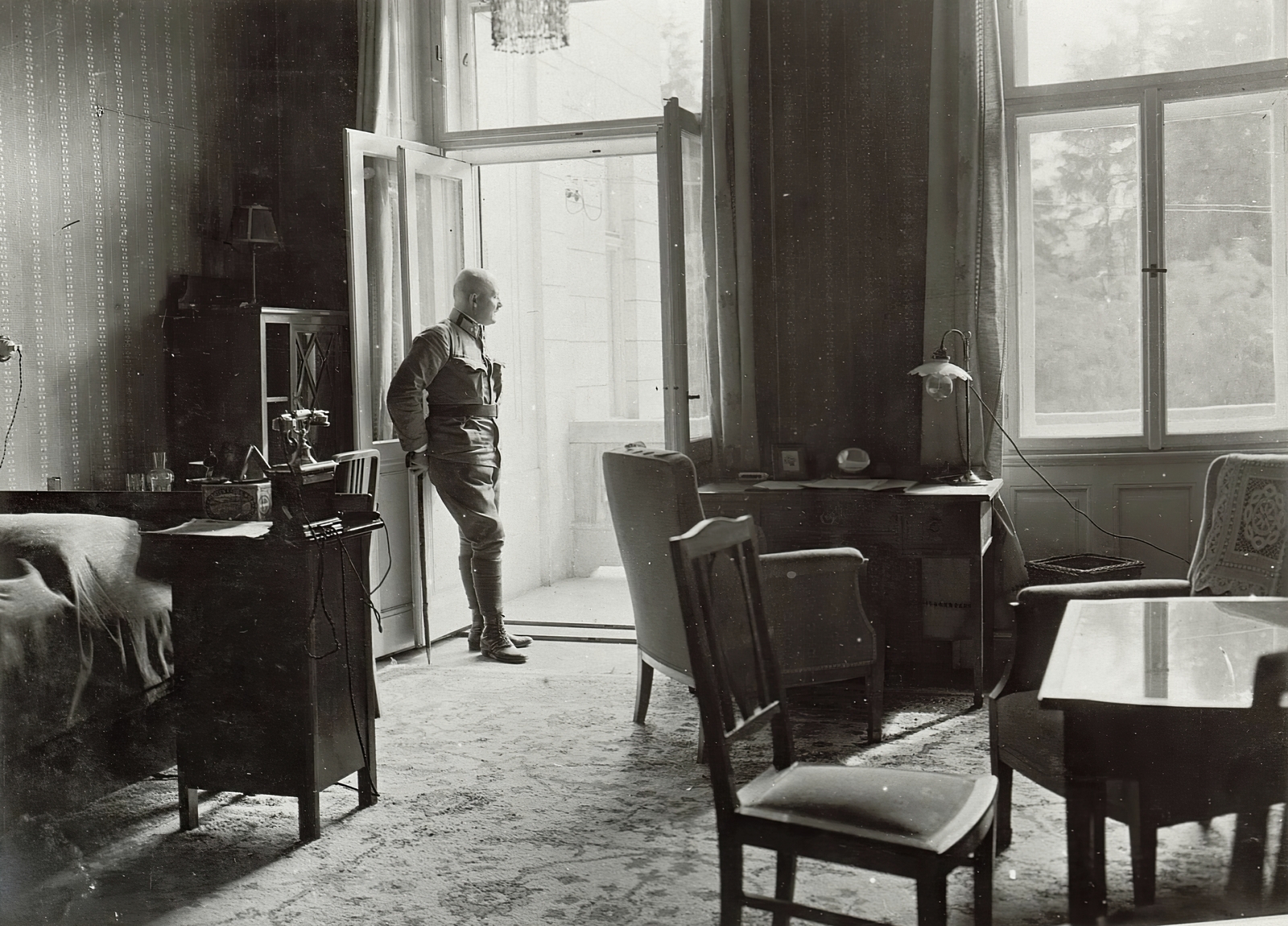 1915, Österreichische Nationalbibliothek, standing in door, backlight, Fortepan #212714