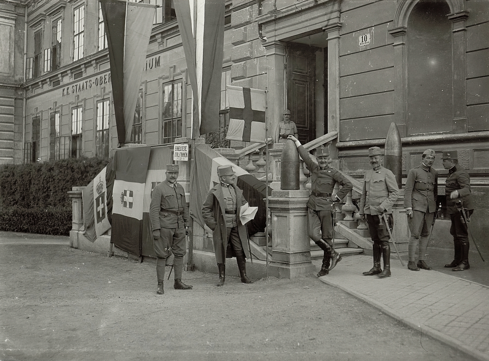 Austria, Villach, Peraustraße 10., Hadseregparancsnokság (egykor Állami Felsőgimnázium, ma Peraugymnasium Villach). A felvétel 1915. szeptember 11-én készült., 1915, Österreichische Nationalbibliothek, Fortepan #212717