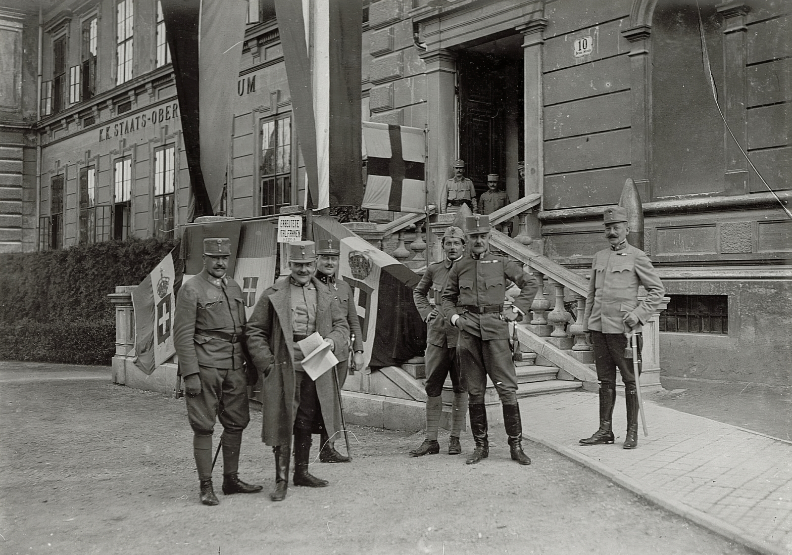 Austria, Villach, Peraustraße 10., Hadseregparancsnokság (egykor Állami Felsőgimnázium, ma Peraugymnasium Villach). A felvétel 1915. szeptember 11-én készült., 1915, Österreichische Nationalbibliothek, Fortepan #212718