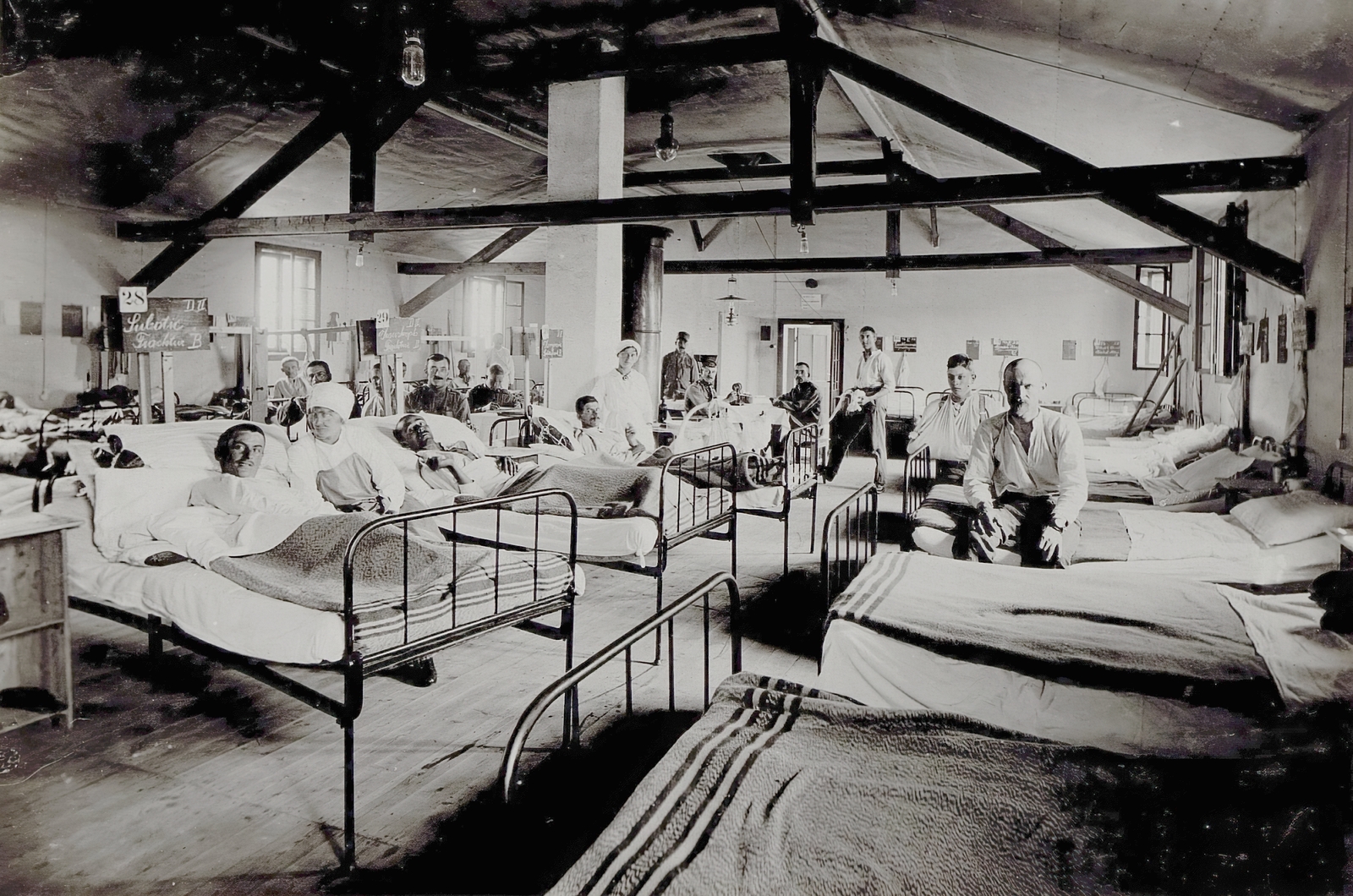 1915, Österreichische Nationalbibliothek, medical institution, iron bed, attic, Fortepan #212739