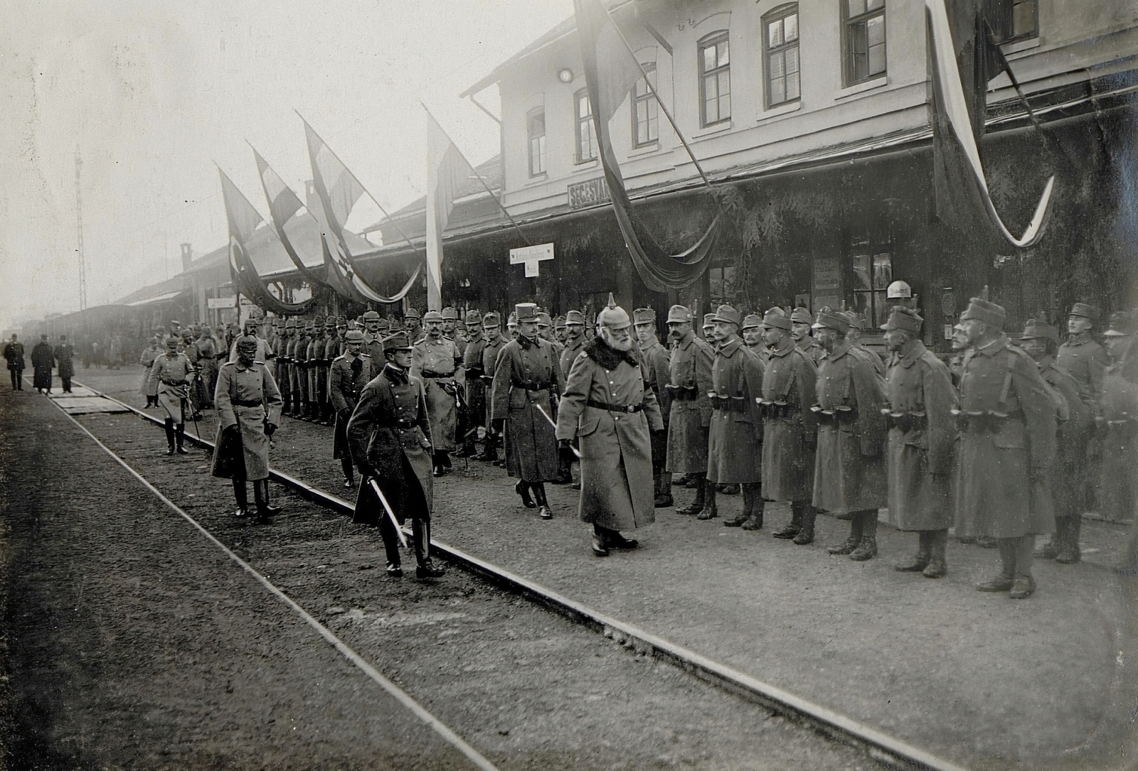 Romania,Transylvania, Sighişoara, vasútállomás. Előtérben III. Lajos bajor király, mögötte IV. Károly még mint trónörökös., 1916, Österreichische Nationalbibliothek, Fortepan #212770