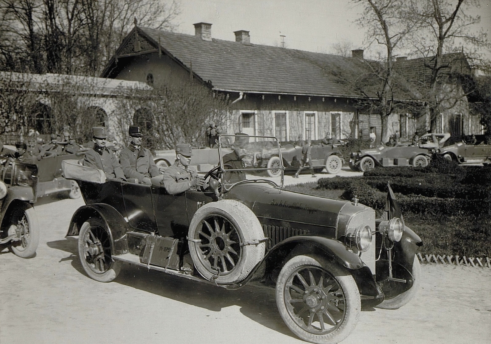 Ukraine, Busk, a személygépkocsiban hátul balra IV. Károly magyar király, jobbra Eduard von Böhm-Ermolli osztrák tábornok. A felvétel 1917. május 3-án készült., 1917, Österreichische Nationalbibliothek, automobile, Fortepan #212797
