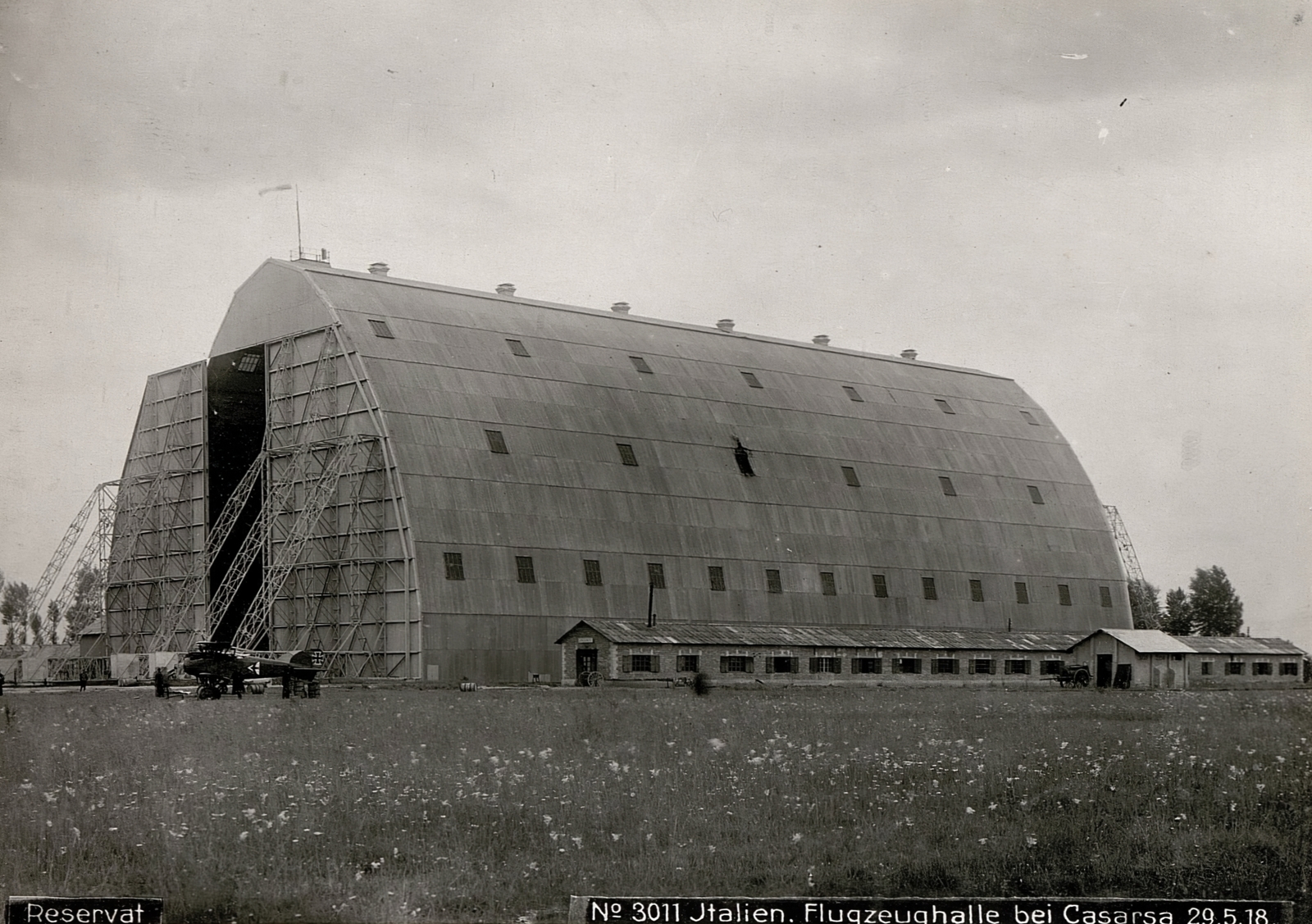Italy, a Császári és Királyi Hadsereg által elfoglalt olasz léghajóhangár., 1918, Österreichische Nationalbibliothek, hangar, Fortepan #212854