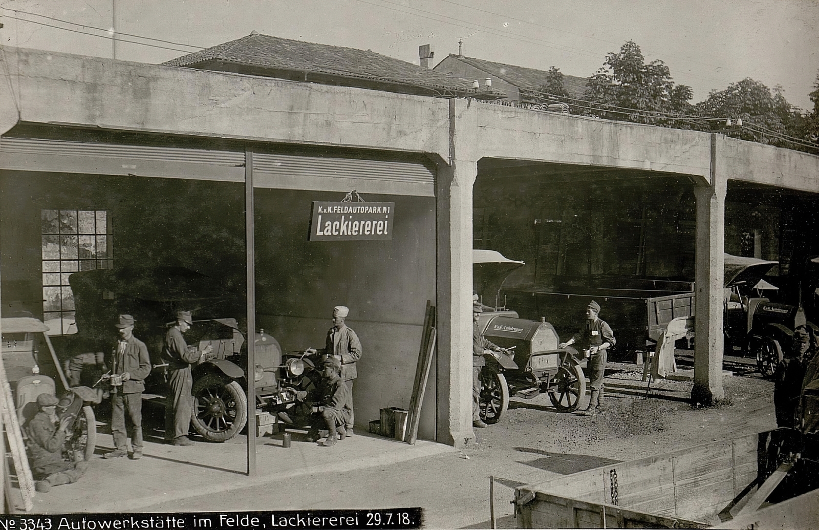 a Császári és Királyi Hadsereg egyik autófényező műhelye, 1918, Österreichische Nationalbibliothek, car repair, painting, Fortepan #212872