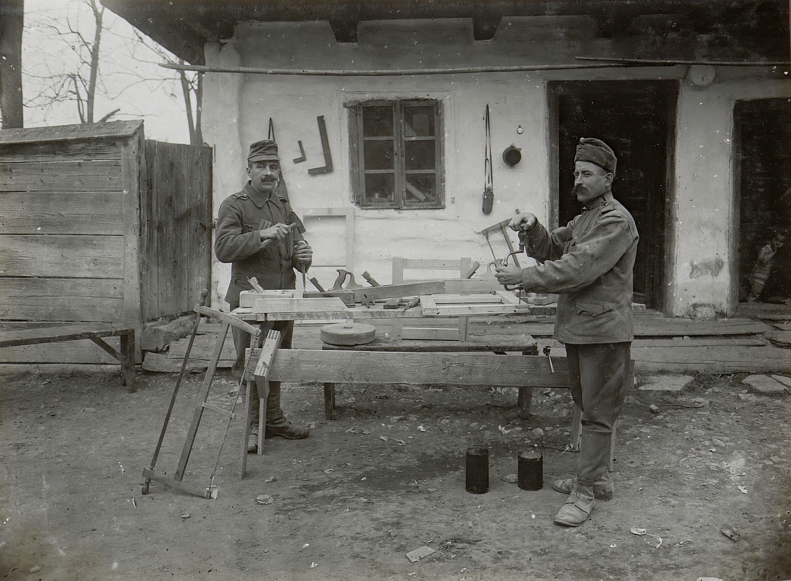 Romania,Transylvania, Lunca de Sus, asztalosműhely., 1917, Österreichische Nationalbibliothek, carpenter, saw, Fortepan #212920