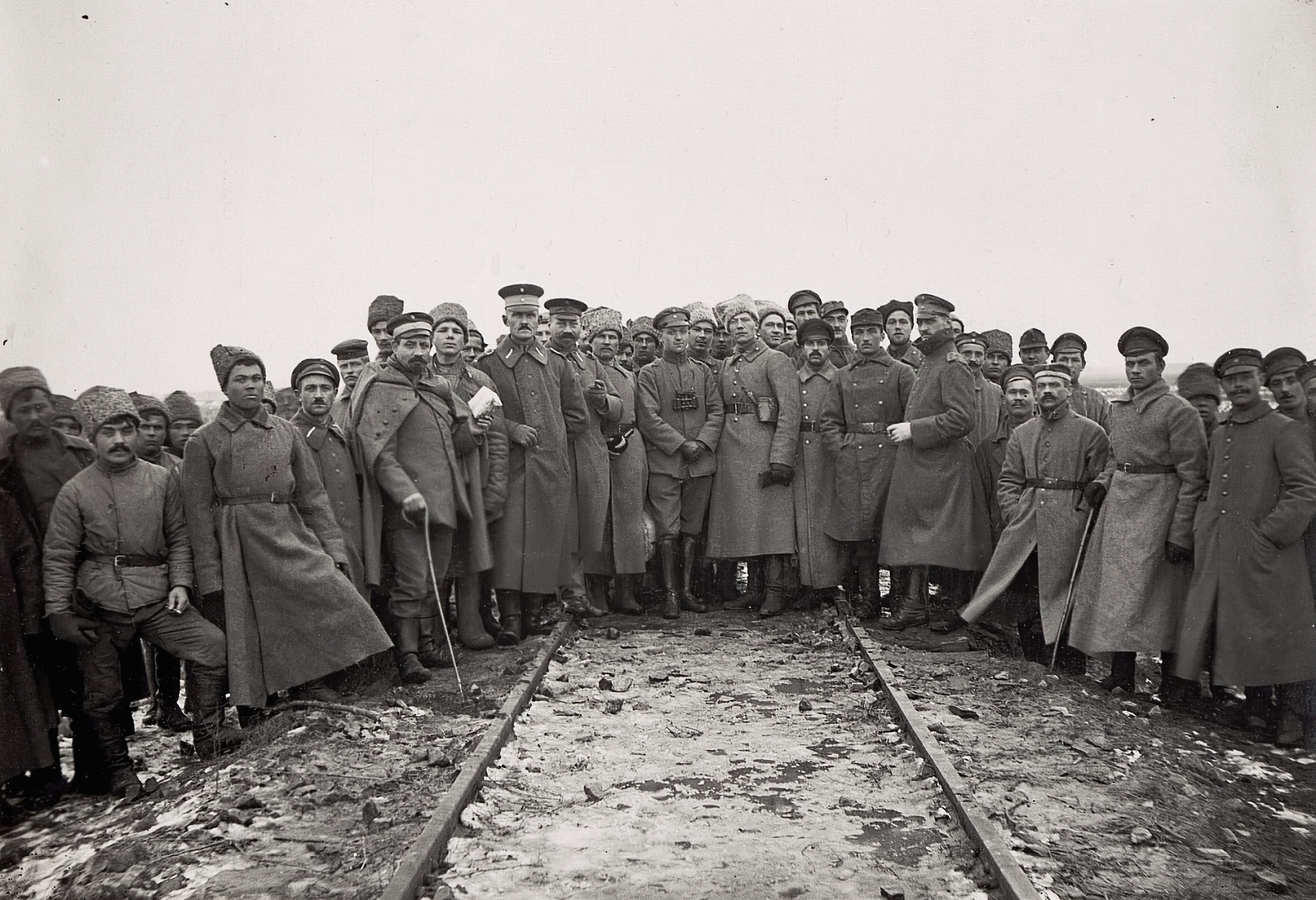 Ukraine, (ekkor Karpilowka), a hadviselő országok katonáinak barátkozása a keleti fronton, fegyverszünet idején., 1917, Österreichische Nationalbibliothek, railway, prisoner of war, Fortepan #212948