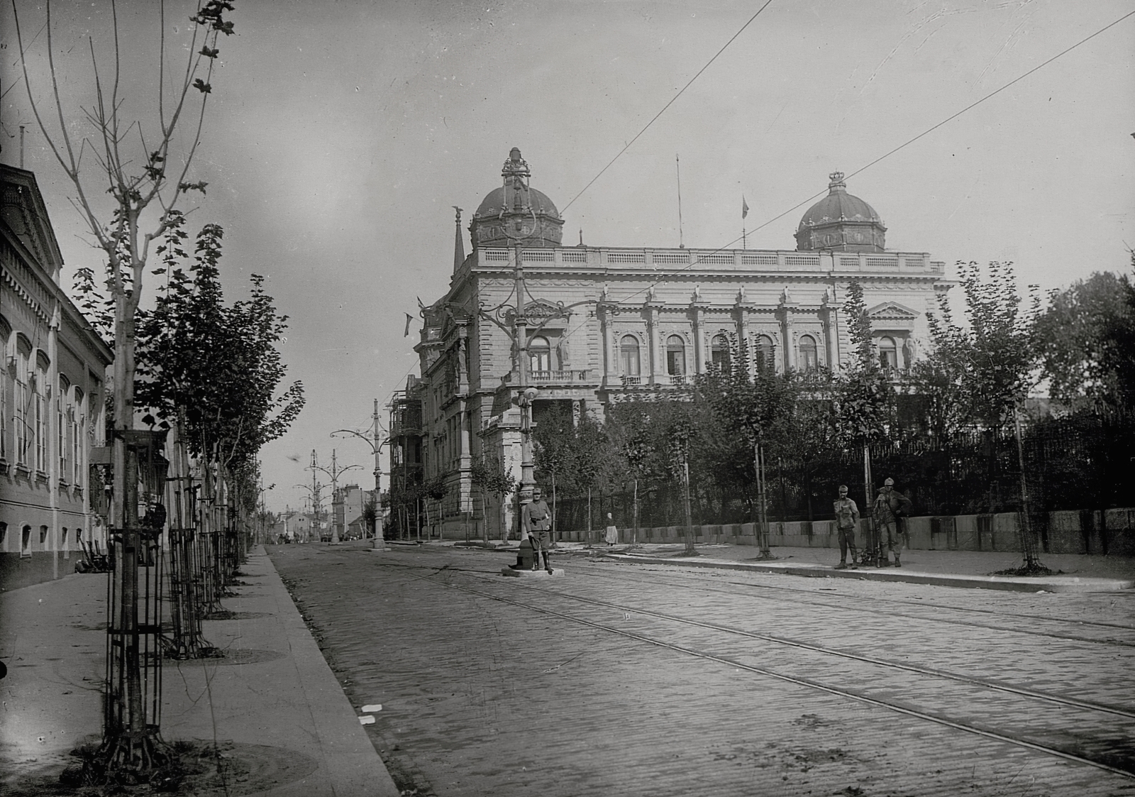 Serbia, Belgrade, ulica Kralja Milana, a szerb királyi palota (Stari Dvor). A felvétel 1915. október 8-án, a városnak a Császári és Királyi Hadsereg által történt elfoglalása idején készült., 1915, Österreichische Nationalbibliothek, Fortepan #212950
