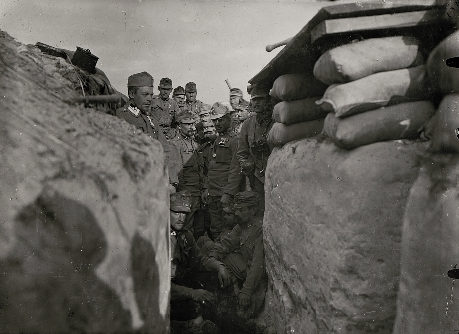 Ukraine, a Császári és Királyi Hadsereg által épített lövészárok a Putilivka (ekkor Putilowka) folyó mellett. A felvétel 1915. november 29-én készült., 1915, Österreichische Nationalbibliothek, trench, Fortepan #212954