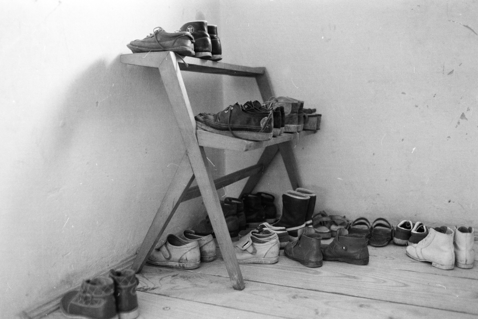 1984, Szalay Zoltán, shoe, Fortepan #212990