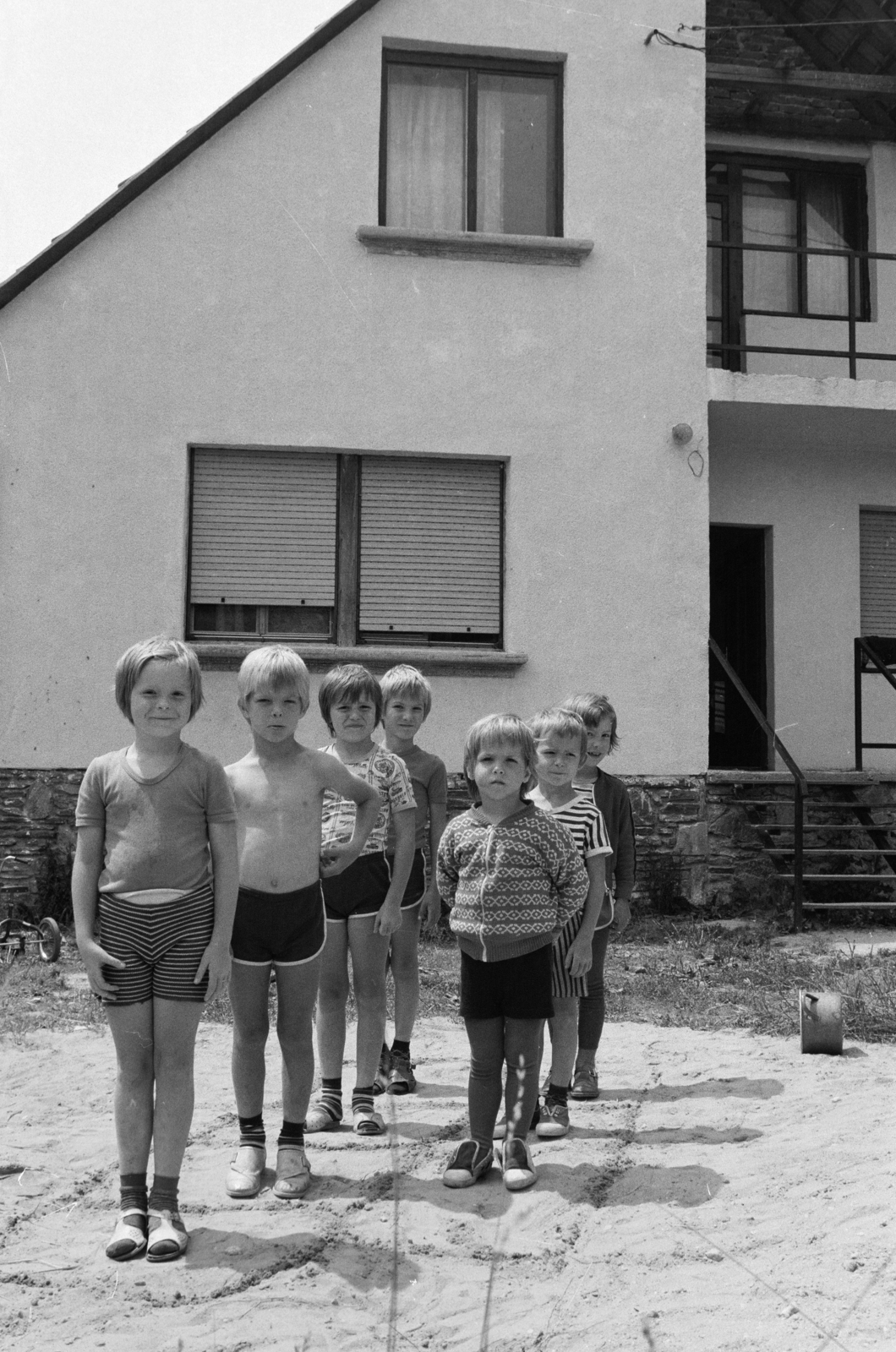 1984, Szalay Zoltán, kids, standing in line, Fortepan #212991