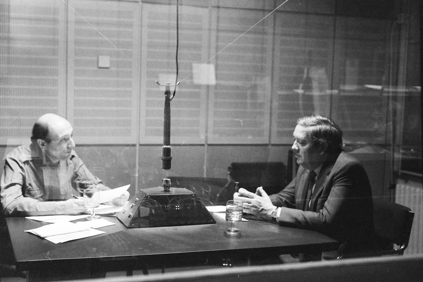 Hungary, Budapest VIII., a Magyar Rádió stúdiója, Mester Ákos riporter és Pozsgay Imre politikus., 1988, Szalay Zoltán, regime change, Budapest, Fortepan #213002
