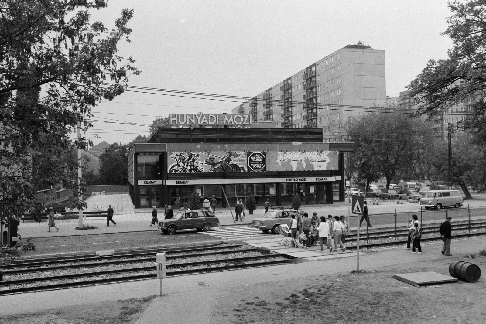 Hungary, Budapest XIX., Üllői út 283. (Vörös Hadsereg útja 149.) Hunyadi mozi (később üzlet- és irodaház)., 1982, Szalay Zoltán, Budapest, Fortepan #213010