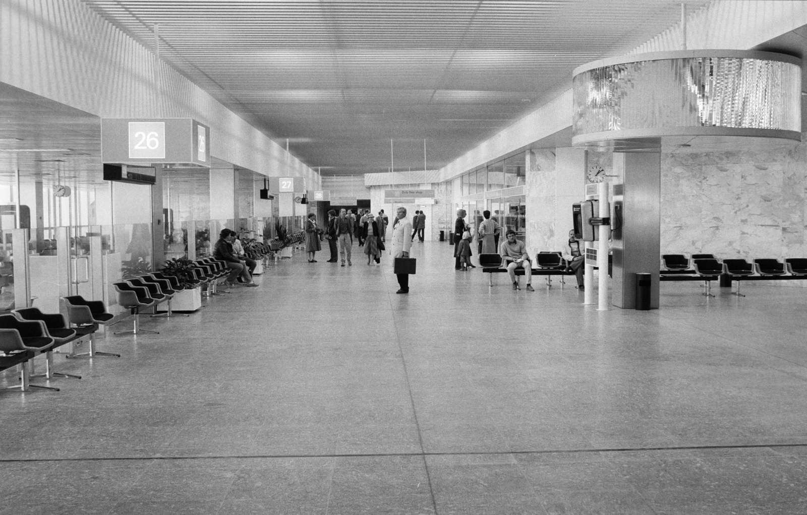 Magyarország, Ferihegyi (ma Liszt Ferenc) repülőtér, Budapest XVIII., 1985, Szalay Zoltán, repülőtér, MALÉV légitársaság, Budapest, Fortepan #213018