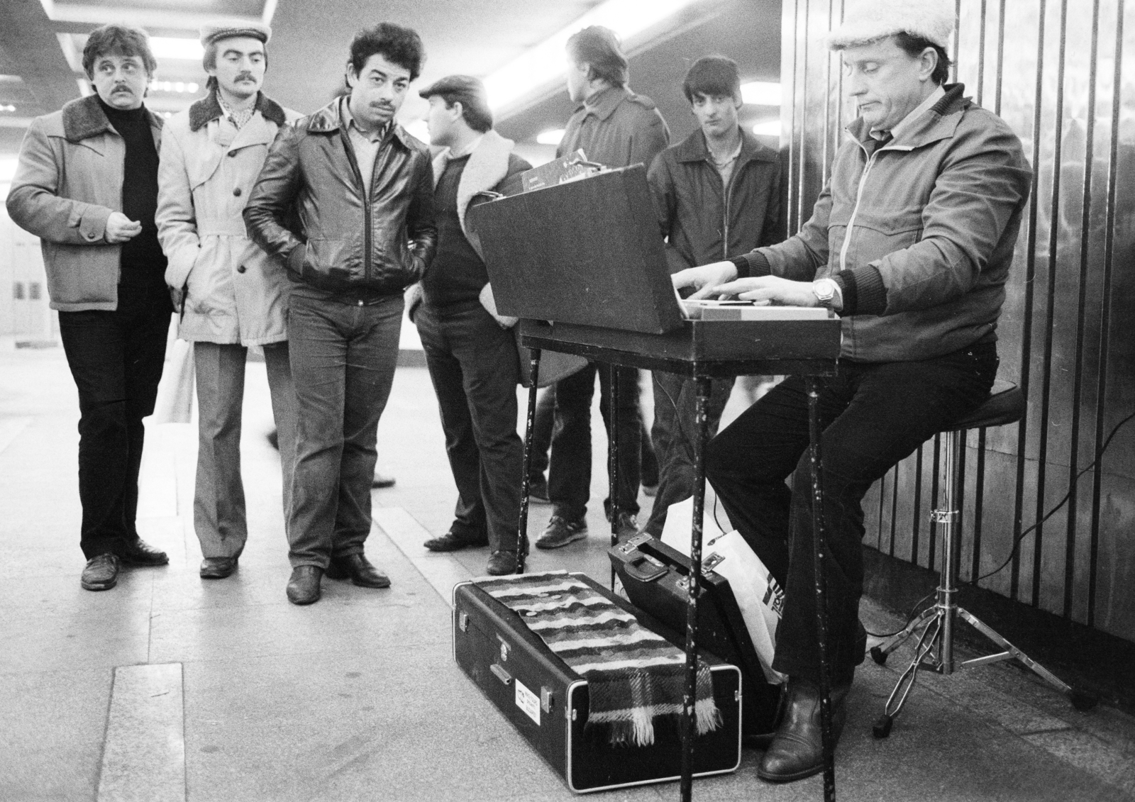 1983, Szalay Zoltán, attaché case, synthesizer, underpass, Best of, Fortepan #213023