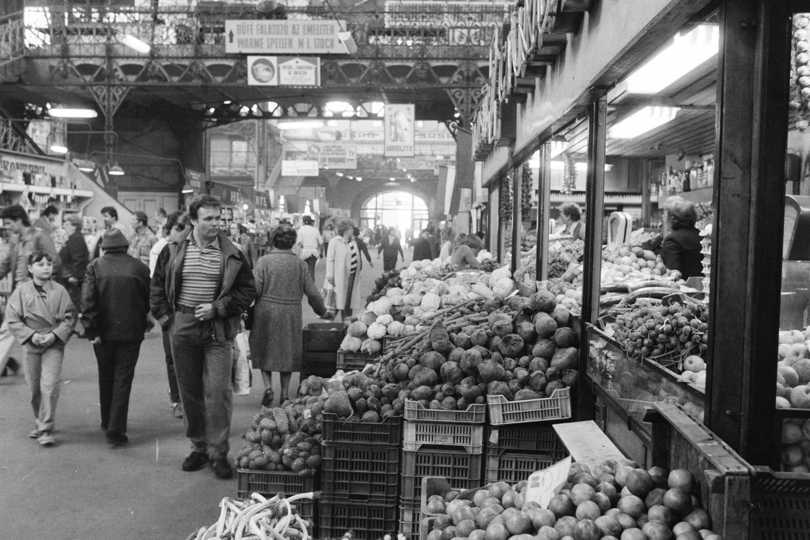 Hungary, Budapest IX., Fővám (Dimitrov) tér, Központi Vásárcsarnok., 1981, Szalay Zoltán, market, market hall, Budapest, Fortepan #213077