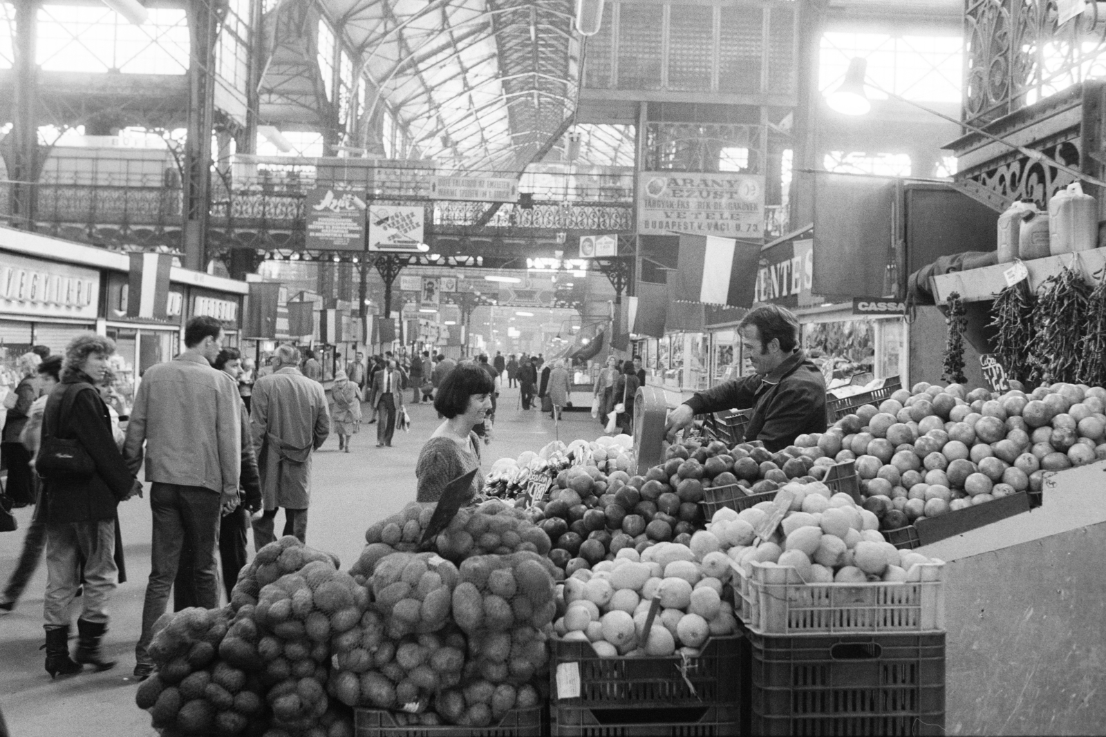 Hungary, Budapest IX., Fővám (Dimitrov) tér, Központi Vásárcsarnok., 1981, Szalay Zoltán, market, market hall, Budapest, Fortepan #213080