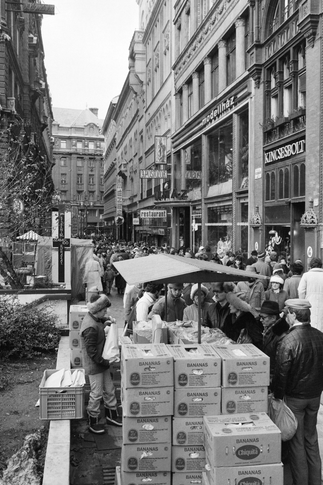 Hungary, Budapest V., Ferenciek tere (Felszabadulás tér) a Kígyó utca felé nézve., 1986, Szalay Zoltán, Budapest, Fortepan #213086