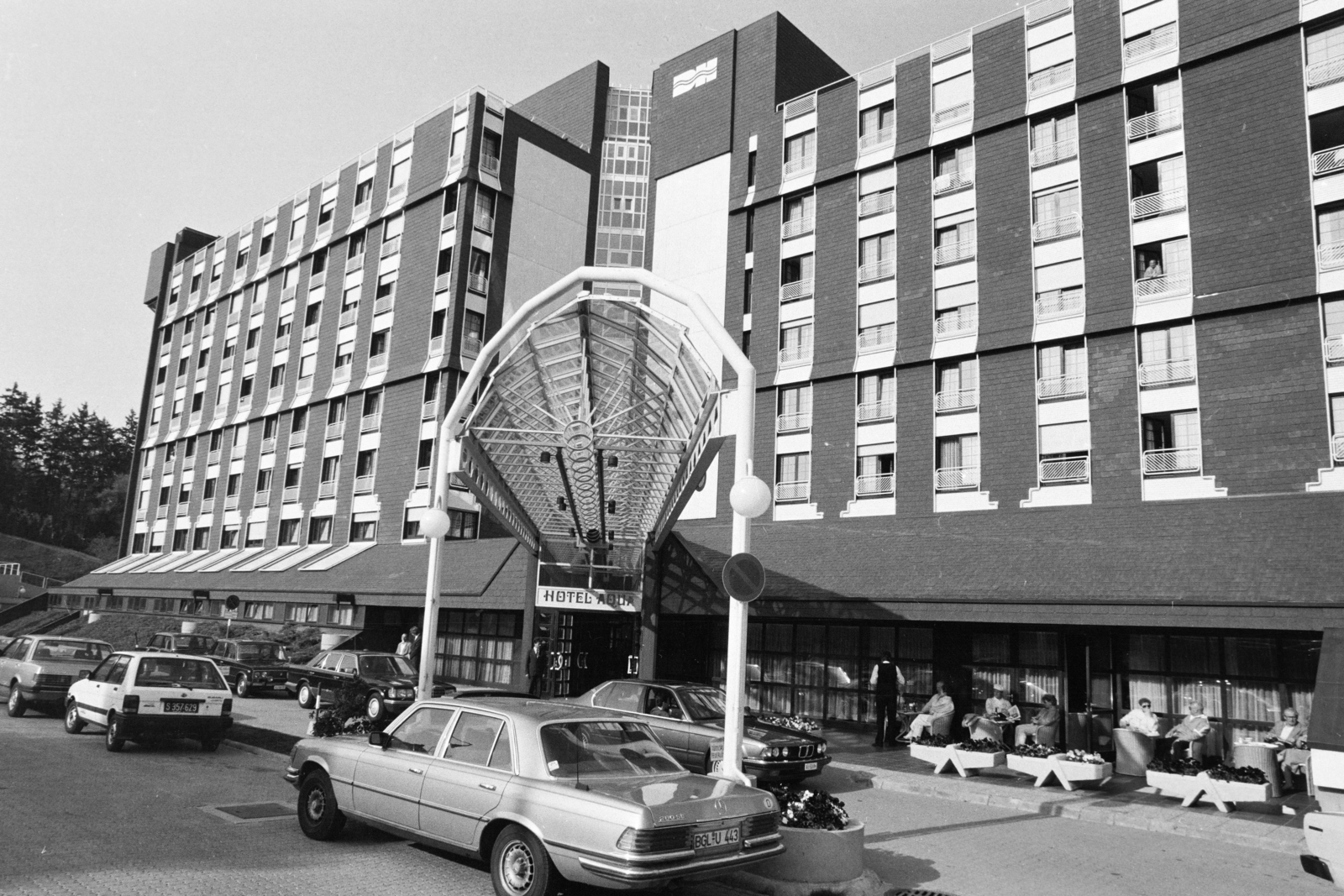 Hungary, Hévíz, Hotel Aqua. A felvétel 1988. április 27-én, Grósz Károly miniszterelnök látogatása idején készült., 1988, Szalay Zoltán, hotel, Fortepan #213137