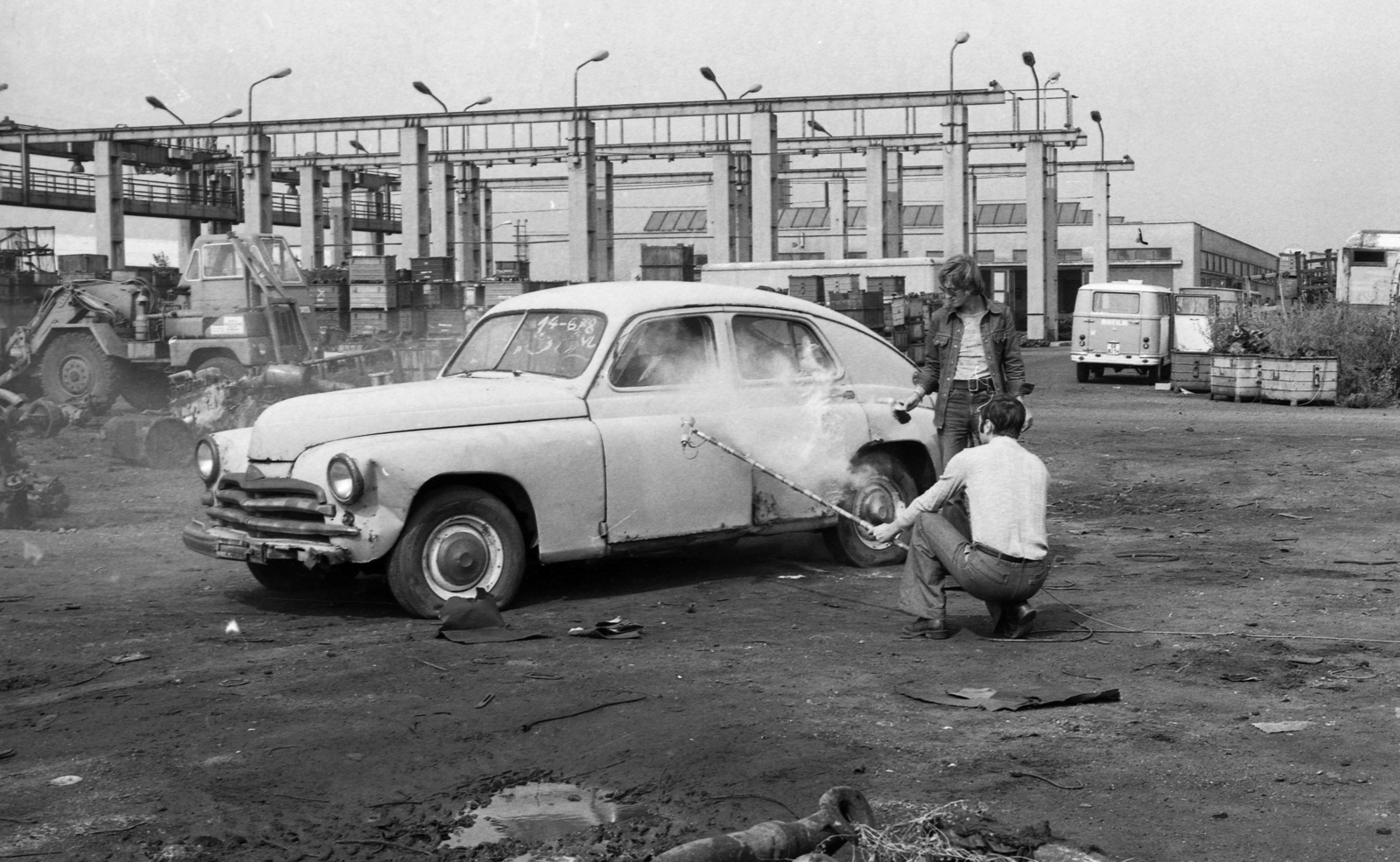 Hungary, Budapest, a felvétel Polyák Józsefről és kaszkadőrcsapatáról készített híradófilm forgatásakor készült., 1975, Urbán Tamás, M20 Pobieda, Fortepan #213166