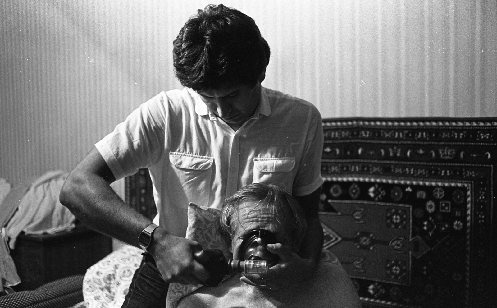 1983, Urbán Tamás, ambulance nurse, Bag valve mask, Fortepan #213258