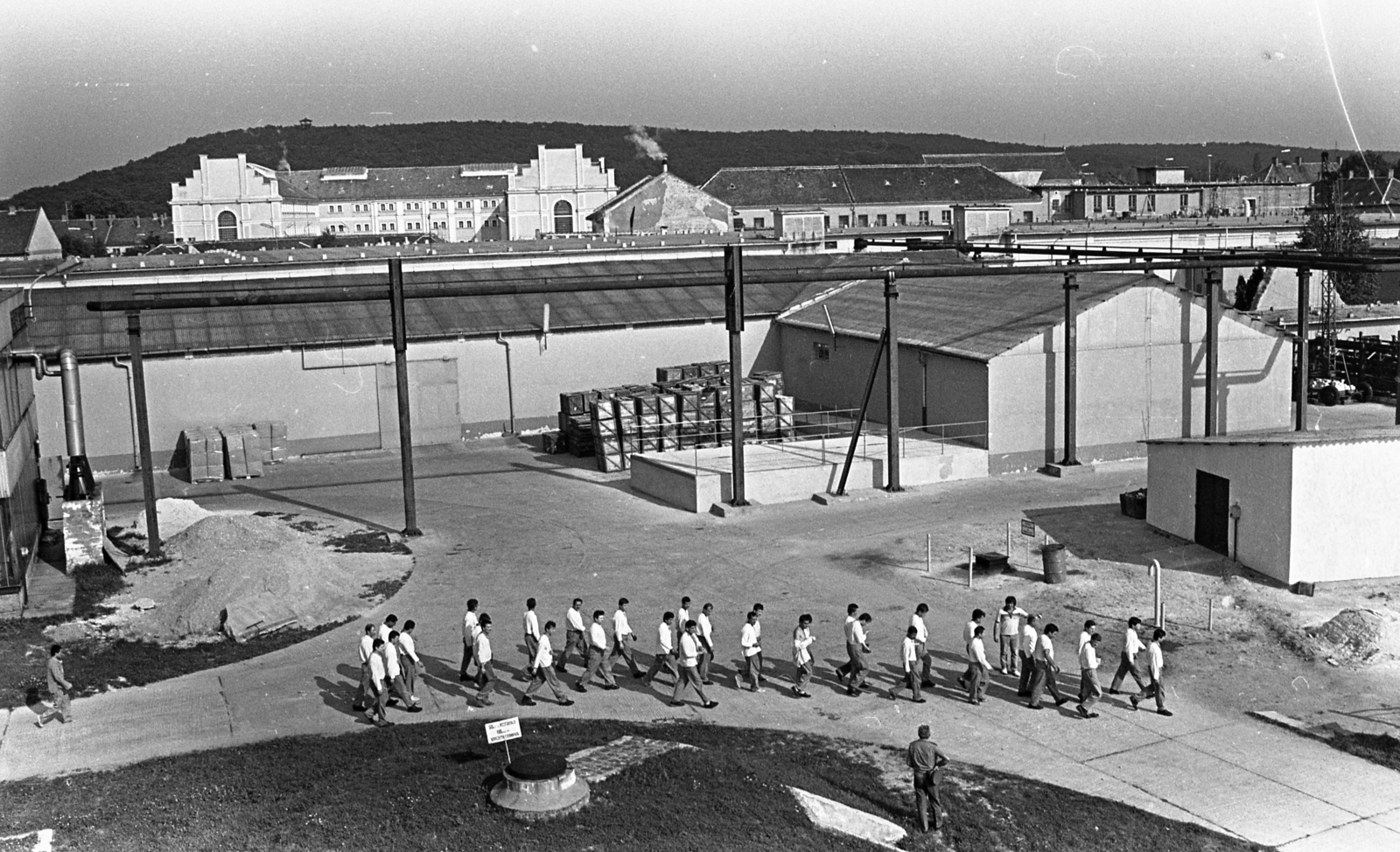 Magyarország, Sopronkőhida, Sopronkőhidai Fegyház és Börtön, belső udvar., 1985, Urbán Tamás, Fortepan #213356