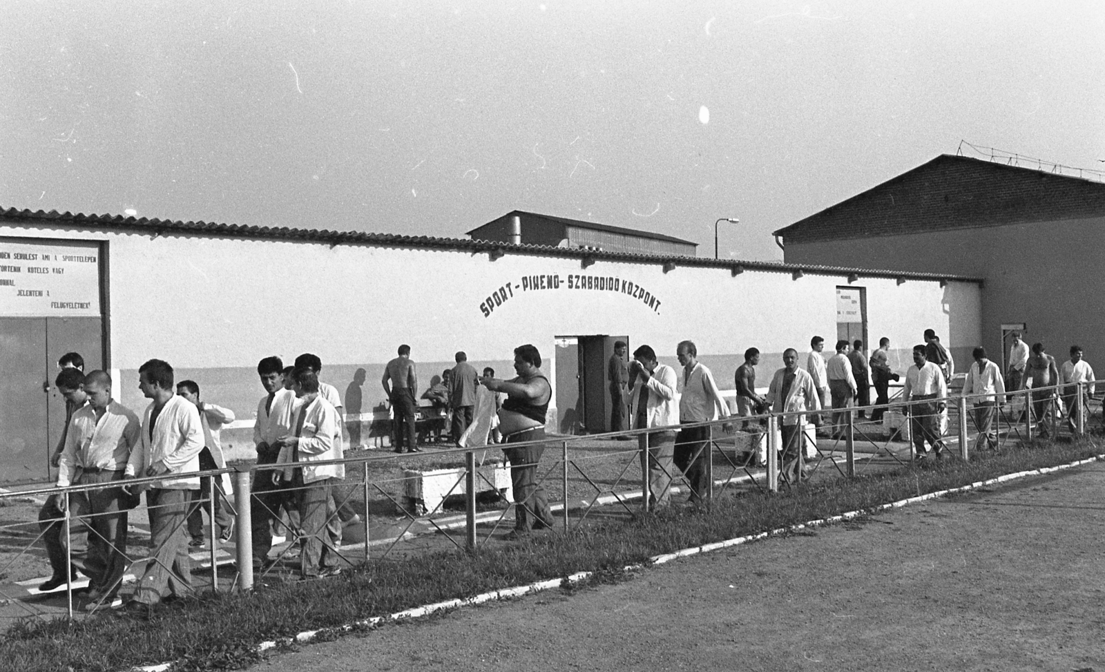 Hungary, Sopronkőhida, Sopronkőhidai Fegyház és Börtön, sportpálya., 1985, Urbán Tamás, Fortepan #213366