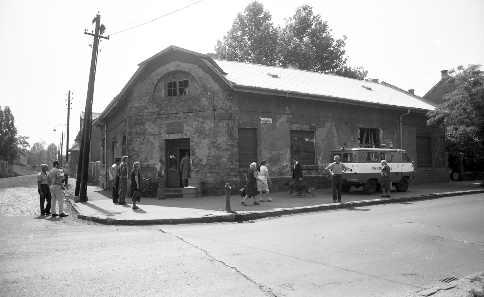 Hungary, Budapest IV., Brüsszeli utca 19. - Berlini utca (Szabadságharcosok útja) 45. sarok., 1974, Urbán Tamás, UAZ-brand, police vehicle, Budapest, Fortepan #213431
